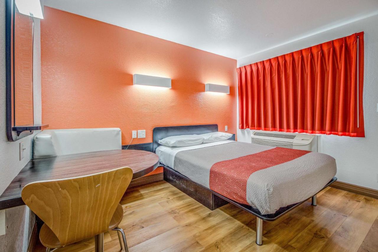 Motel 6-Conroe, Tx Екстериор снимка