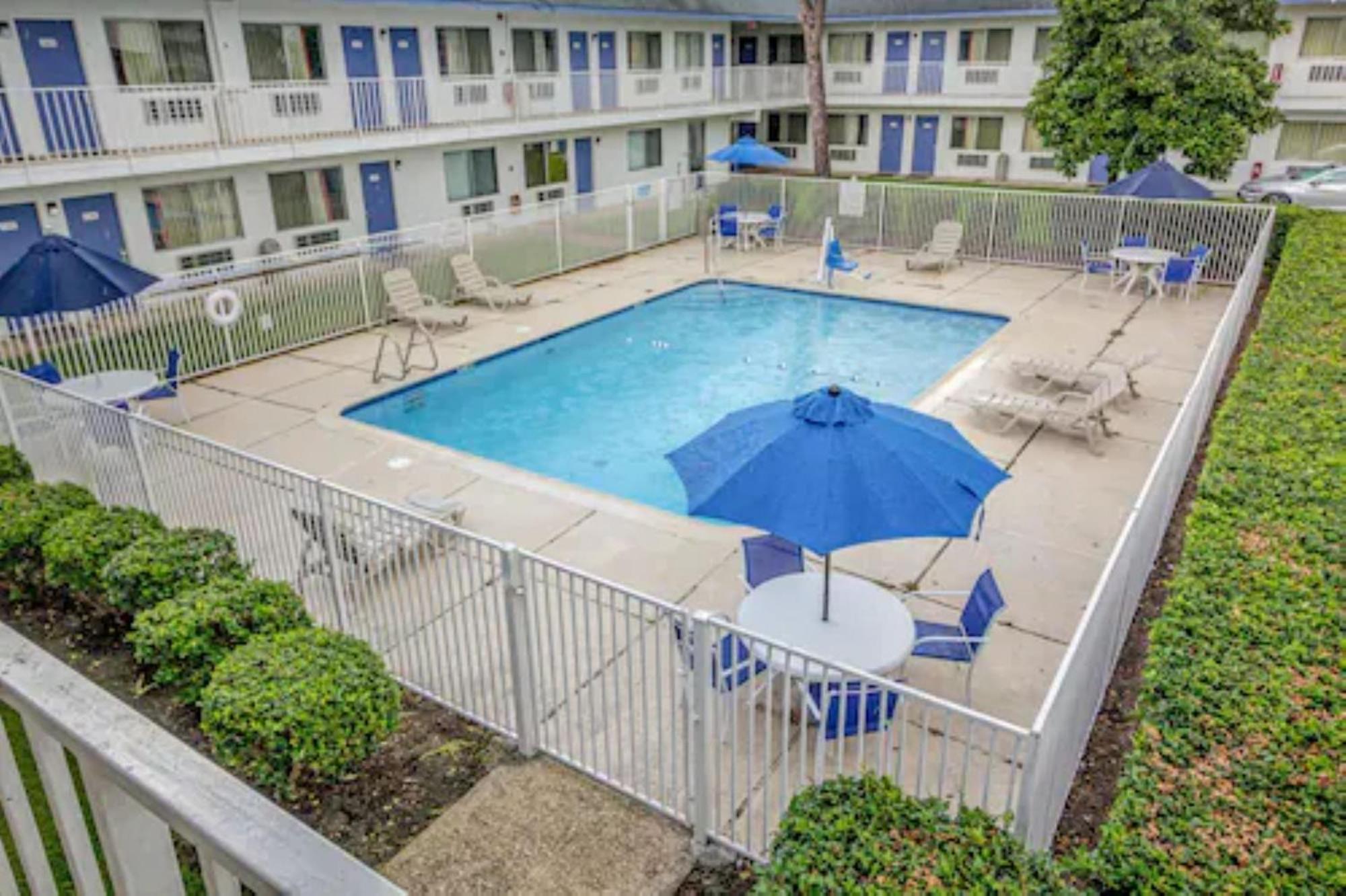 Motel 6-Conroe, Tx Екстериор снимка